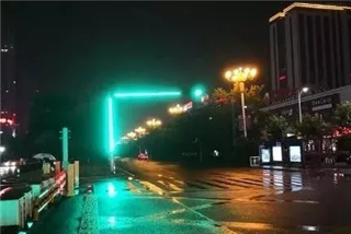 “網紅路燈”和(hé / huò)“智慧斑馬線”助力平安出(chū)行